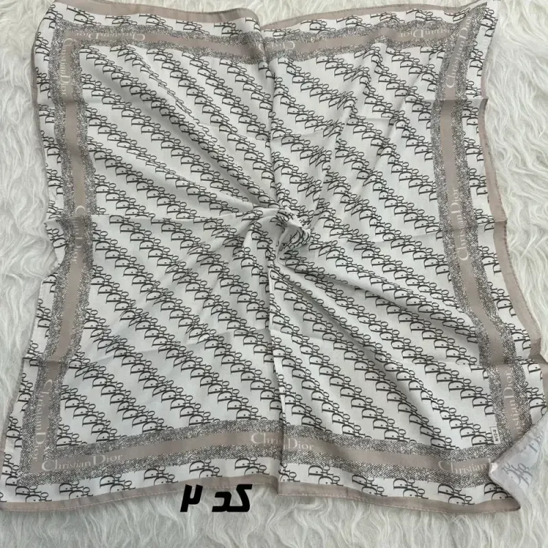 مینی اسکارف کرمی نخ قواره 65x65 سانتیمتر مناسب استفاده روزمره بدون آبرفت و رنگ رفت