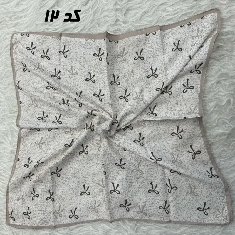 مینی اسکارف کرمی نخ قواره 65x65 سانتیمتر مناسب استفاده روزمره بدون آبرفت و رنگ رفت