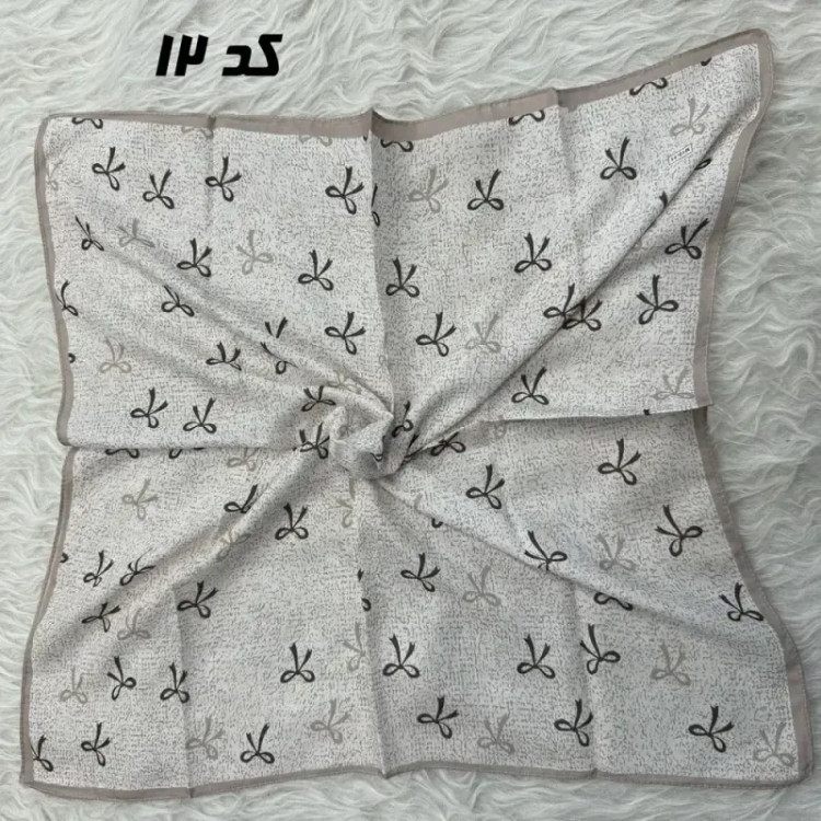 مینی اسکارف کرمی نخ قواره 65x65 سانتیمتر مناسب استفاده روزمره بدون آبرفت و رنگ رفت