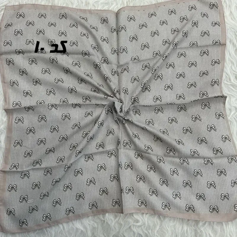 مینی اسکارف کرمی نخ قواره 65x65 سانتیمتر مناسب استفاده روزمره بدون آبرفت و رنگ رفت