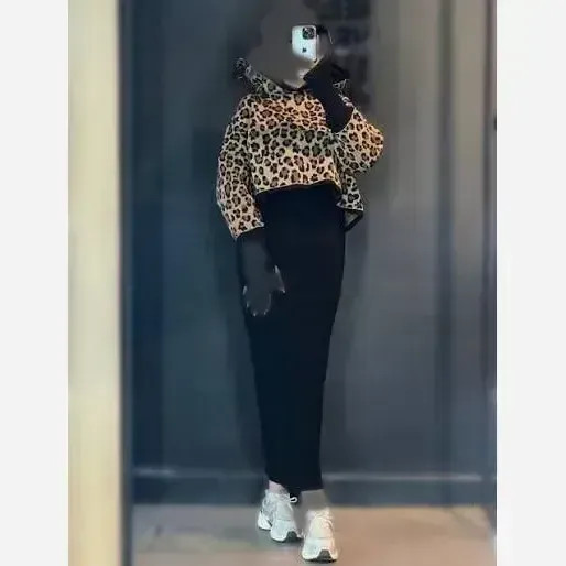 ست بافت کراپ کلاهدار فینگردار و سارافون بافت سه نخ درجه یک